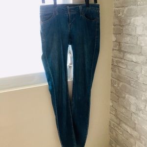 Amazing Levi’s straight leg jeans!!!